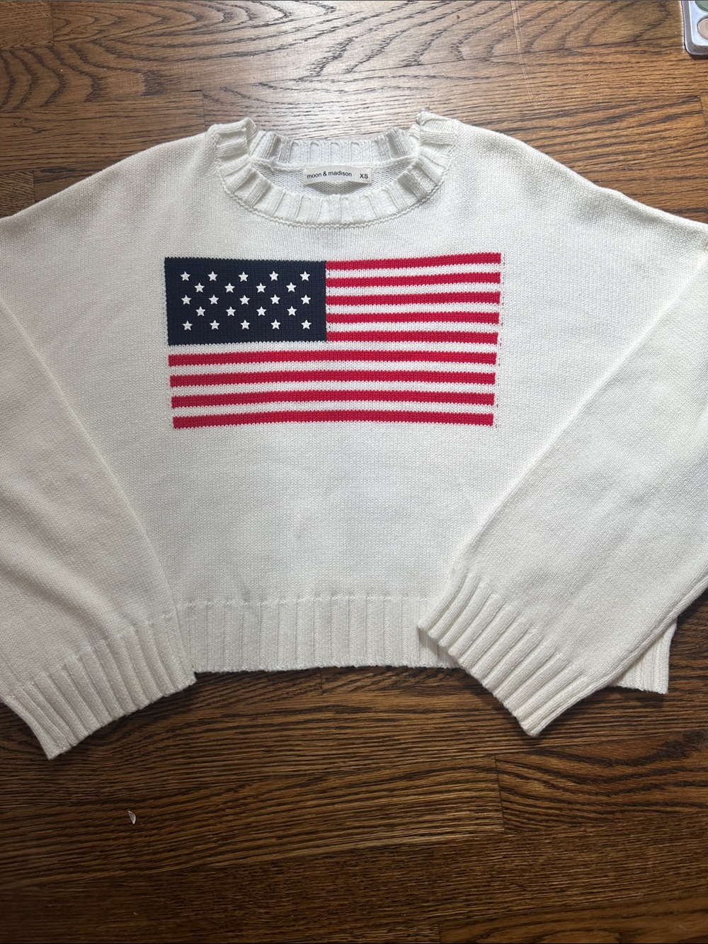 moon & madison White Crewneck Sweater with Red & Navy American Flag